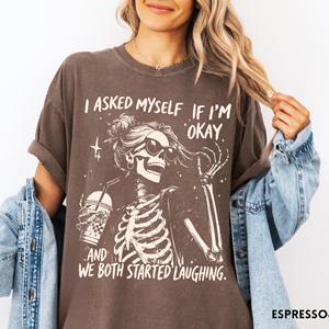 Maglietta Vintage Distressed con Stampa Scheletro 'I Asked Myself If I'm Okay' - OEM ODM, Divertente, Sarcasmica, per la Salute Mentale - Product Image 2