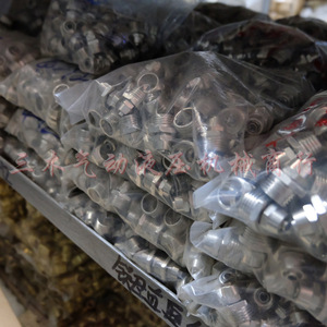 Conector en T de cobre con rosca hembra de 3/8 pulgadas para tuberías de agua y gas - Product Image 3