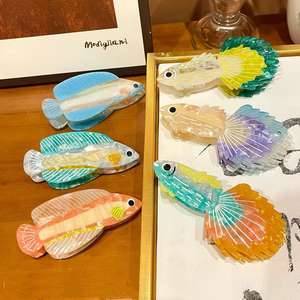 Pinzas de pelo de acetato con diseño de pez, pinzas de garra de acetato únicas, antideslizantes, de sujeción fuerte, pinza de mandíbula, pinza de garra grande con diseño de animal marino para mujer y niña - Product Image 1