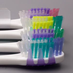 Cepillo de dientes para adultos, cerdas medianas, tira de masaje de nylon para encías, uso doméstico, 17.12g - Product Image 3