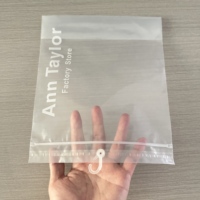 Sacs d'emballage en plastique à fermeture éclair biodégradable givré personnalisé pochette de cornue sérigraphie PE matériel logo or pour vêtement