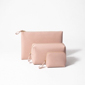 Ensemble de 3 trousses de toilette en cuir vegan, pochettes de voyage imbriquées, doublure nettoyable, logo personnalisé, cadeau - Product Image 2