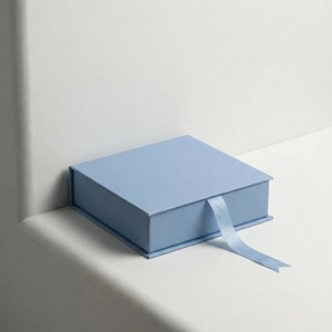 Scatola Regalo Rigida Personalizzata a Forma di Libro, Confezione di Lusso Quadrata con Chiusura Magnetica e Nastro per Gioielli - Product Image 5