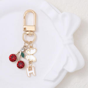 Alphabet anglais Charm pour casque Cherry Cute Bag Car Keychain Decoration Accessory. - Product Image 3