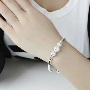 Bracciale a Campana con Perline a Mezzaluna da Donna, Braccialetto Minimalista Regolabile, Gioiello da Polso alla Moda - Product Image 4
