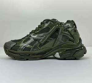 Chaussures de sport multicolores et tendance avec empeigne en mesh respirant et semelle souple. Chaussures de tennis de marque de luxe. - Product Image 4