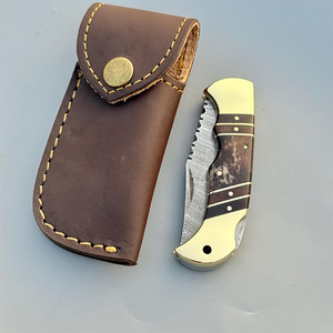 Cuchillo Plegable Utilitario de Acero Damasco Premium con Mango de Madera, Hoja de Punta Caída Personalizable OEM, Garantía de 3 Años - Product Image 1