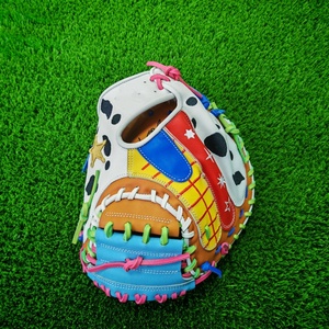 Nouveau design professionnel, <span class=keywords><strong>gant</strong></span> de <span class=keywords><strong>baseball</strong></span> en cuir de vachette personnalisé pour jeunes, thème Toy Story Woody, modèle Sheriff Catcher - Product Image 5
