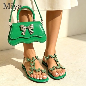 MD-186 Oferta de Verano: Sandalias Planas de Mujer con Pedrería de Mariposa y Lazos, Set de 2 Piezas con Bolso - Product Image 3