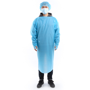 Robe jetable d'isolement de tablier jetable de CPE en plastique imperméable bleu de robe de CPE avec des douilles pour le docteur - Product Image 1