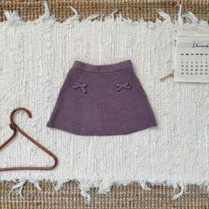 Herbst Winter Mädchen Baby Anzug Handgehäkelter Kragen Langarm Blumenmuster Strickjacke mit Knöpfen + Schleifenrock Zweiteiliges Set - Product Image 3