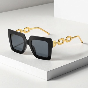 Nuevo diseño de lujo de moda de gran tamaño cuadrado mujeres <span class=keywords><strong>gafas</strong></span> de sol cadena única piernas huecas <span class=keywords><strong>gafas</strong></span> de sol - Product Image 2