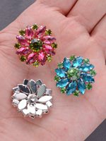 Kancing berbentuk bunga berlapis tembaga ramah lingkungan mewah dengan kristal multiwarna berhiaskan rhinestones untuk dekorasi pakaian kelas atas