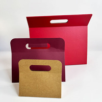 Emballage en carton de luxe en forme de triangle, boîte cadeau pliable magnétique avec poignée