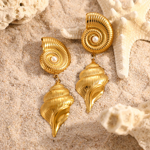 ต่างหูสแตนเลสทรงหยดน้ำ ดีไซน์เปลือกหอย ชุบทอง 18k กันน้ำ เครื่องประดับแฟชั่น - Product Image 3