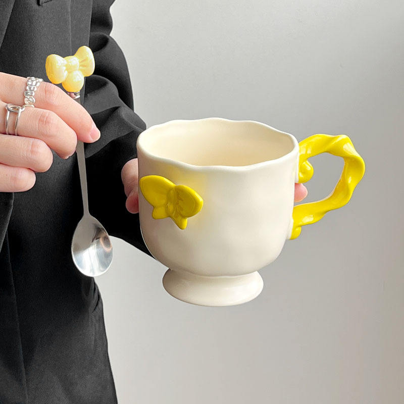 สีเหลือง