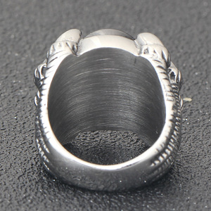 Anillo de titanio para hombre con gema roja engastada en forma de garra, estilo punk de Halloween, con púas, diseño de animales del zodíaco - Product Image 2