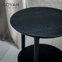 Cette table d'appoint en bois massif de style scandinave est idéale pour une utilisation dans la zone de réception d'un salon familial ou dans les hôtels