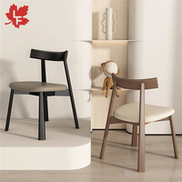 Chaises Louis en bois de style moderne simple, chaises de restaurant, chaises hautes de comptoir en cuir avec pieds en bois pour événements en bois