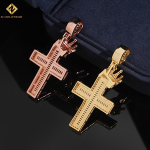 Elegante Colgante de Cruz de Moissanita con Corona, Chapado en Oro de 18K, Moissanita con Corte Baguette y Engaste de Canal, Amuleto Religioso Hiphop para Hombre - Product Image 3