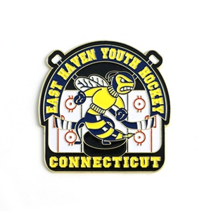 Bán buôn nhà máy giá rẻ tùy chỉnh chất lượng tốt trường Câu lạc bộ lưu niệm mềm men thể thao hat giao dịch bóng chày pin với danglers - Product Image 5