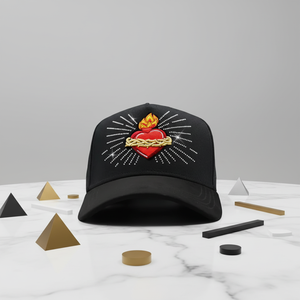 Gorras de Béisbol Bordadas con Llama del Sagrado Corazón, Diseño Atractivo, con Pedrería, para Unisex, Disponibles con Descuento para Pedidos al por Mayor, OEM y ODM - Product Image 1