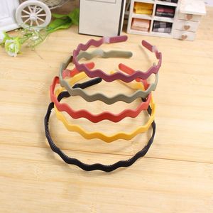 Diadema de plástico estilo macaron para mujer, accesorios para el cabello ondulados de color sólido, tocado informal de alta calidad, origen Jinhua, primavera 2022 - Product Image 2