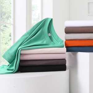 T-shirt unisexe tendance en coton, coupe oversize, épaules tombantes, col rond, manches courtes, avec logo imprimé et broderie personnalisée – Collection Classique - Product Image 3