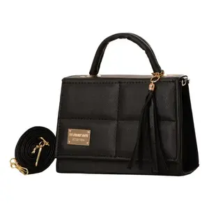 Sac messager Fana minimaliste en cuir véritable noir avec pompon, style bandoulière pour femme, automne-hiver, usage quotidien - Product Image 4