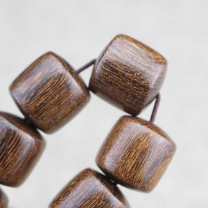 Pulsera de Madera de Sándalo Dorado con Cuentas de Barril de 15mm, Joyería Budista de Madera Pulida, Unisex, para Uso Diario, Regalo Coleccionable - Product Image 3