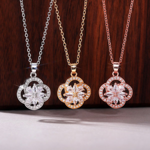 Collana con Ciondolo a Fiore Rosa per Donne, Catena Elegante per Clavicola, Gioiello di Moda Quotidiana - Product Image 1