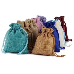 Bolsas de joyería de lino marrón personalizadas al por mayor, bolsas de arpillera DE BODA reutilizables, bolsa de yute y yute con cordón, MOQ bajo, cajas de arpillera de Navidad