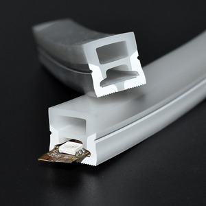 Manchon en silicone pour bande lumineuse, côté lumineux positif, luminescence intégrée, passage facile, bande lumineuse pliable à volonté - Product Image 3