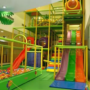 Equipo de Parque Temático Selva Interior para Niños: Pista Interactiva Comercial de Doble Tobogán y Laberintos de Plástico - Product Image 1