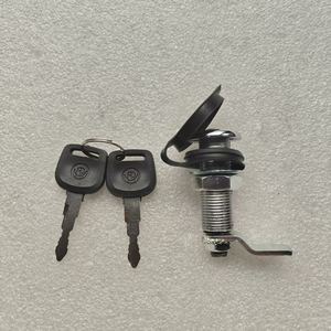 Cabeza de Cierre Larga 121 con una Longitud Total de 6.7 Centímetros y un Tamaño de Instalación de 4.5 Centímetros, Apta para Varios Autobuses - Product Image 2