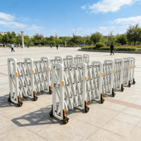 Barrière de circulation mobile en promotion, barrière de sécurité routière, taille personnalisable avec roues pour aéroport, gare, métro