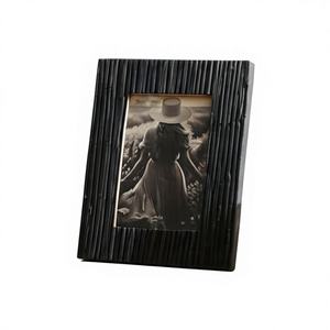 Marco de Fotos Moderno y Duradero de Madera Sólida Ecológica para Decoración del Hogar - Product Image 1