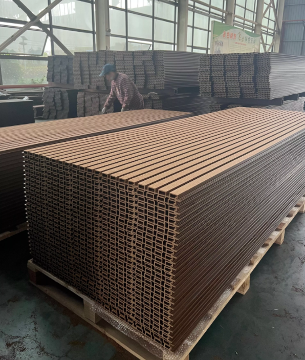 Waterproof Outdoor WPC Fluted Panel Outdoor Plastic Composite Exterior