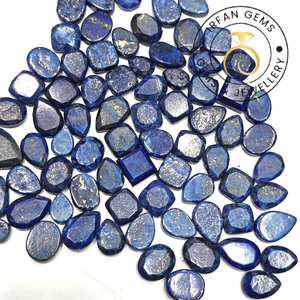 Venta al por mayor de piedras preciosas minerales 100% naturales: Lapislázuli facetado, cuentas cuadradas planas de Lapislázuli Blue Fire pulidas con efecto de cambio de color, Lapislázuli de tercera parte. - Product Image 1