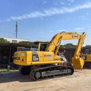 Offre Spéciale : Excavatrice Komatsu PC220-8 d'occasion de 22 tonnes – Fiable pour la construction et l'aménagement paysager – Équipement Komatsu d'occasion - Product Image 1