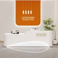Comptoir de caisse en MDF peint avec rangement, design minimaliste pour magasins de vêtements, salons de manucure, comptoirs de bar, cliniques de beauté et de médecine