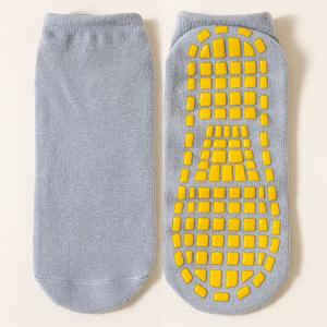 جوارب مطاطية مانعة للانزلاق للترامبولين في الحدائق، جوارب للملاعب الداخلية مع قبضات للأطفال والكبار للاستخدام في القلاع المرحة وحدائق الترامبولين - Product Image 5