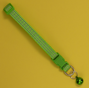 Collar moderno ajustable para mascotas con rayas reflectantes, campana pequeña, Airtag de patrón sólido a <span class=keywords><strong>precio</strong></span> económico para gatos pequeños - Product Image 4