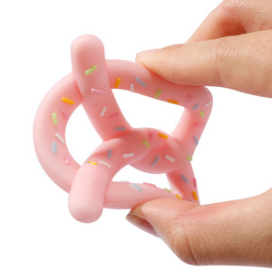 Anneau de dentition et bracelet en silicone de qualité alimentaire, mignon, anti-sucette, jouet bouillable pour nouveau-nés - Product Image 4
