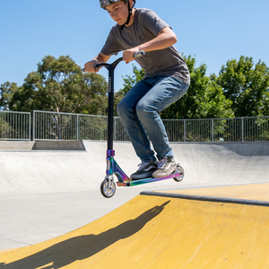 Trottinette <span class=keywords><strong>freestyle</strong></span> professionnelle haute performance Factory EOM pour adolescents et adultes, idéale pour les manèges en parc, avec plateau en aluminium traité thermiquement de 5 pouces et guidon en T. - Product Image 4