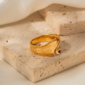 Stylish Stainless Steel 18k Gold Plated Jewelry <strong>Split</strong> Curved Accessory <strong>Ring</strong> - Product Image 3