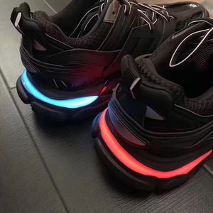 Zapatillas Deportivas de Plataforma con Luces LED de Calidad, con Bordado Retro, para Hombre y Mujer, para Correr - Product Image 1