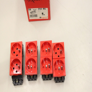 Nuevo Original Ready Stock 4x Mosaic 2 <span class=keywords><strong>P</strong></span> + T Red 2 Socket Cable Duct 74195 Embalaje original - Product Image 1