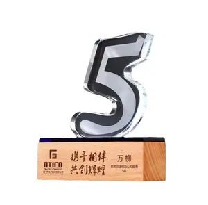 Customized Creative Anniversary Celebration Crystal Trophy Company Annual Meeting Figure Crystal Glass Trophy