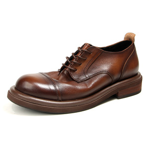 Chaussures en cuir de style britannique marron foncé à bout rond et semelle épaisse pour hommes, décontractées, avec couche supérieure en cuir de vachette rembourrée et effet vieilli - Product Image 1